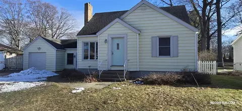 4018 Plymouth, Norton Shores, MI 49441