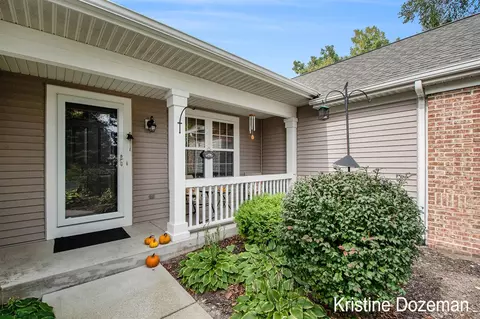385 Abbey Ml, Ada, MI 49301