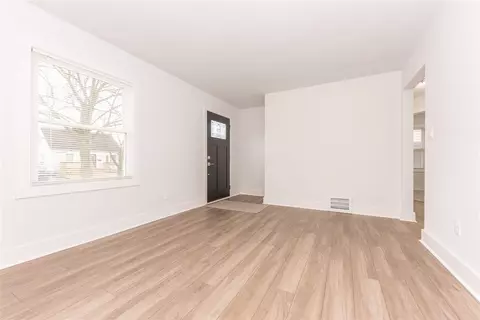 33988 Richard, Wayne, MI 48184 photo 5