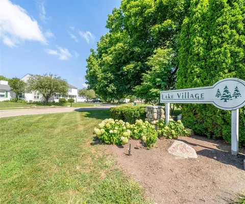 245 Lake Vlg, Walled Lake, MI 48390