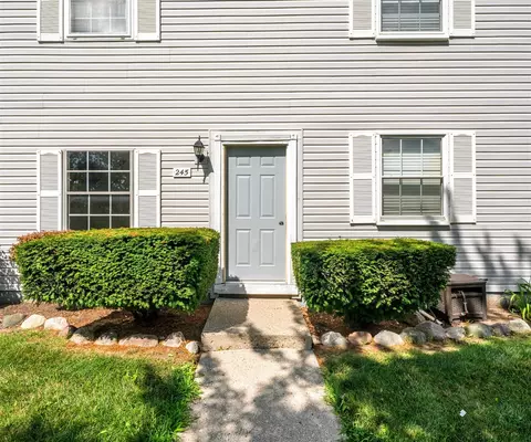 245 Lake Vlg, Walled Lake, MI 48390