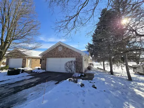 2868 Grand Isle, Belmont, MI 49306