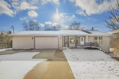 2851 Dean Lk, Grand Rapids, MI 49505