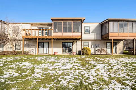 7005 E Springtree #31, Grand Rapids, MI 49548