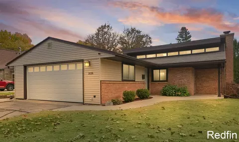 1836 Oakgrove, Grand Rapids, MI 49504