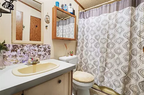 Bath - 200 S Snyder, Marcellus, MI 49067 photo 1 of 2