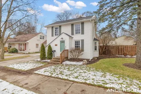 66 S Fremont, Rockford, MI 49341