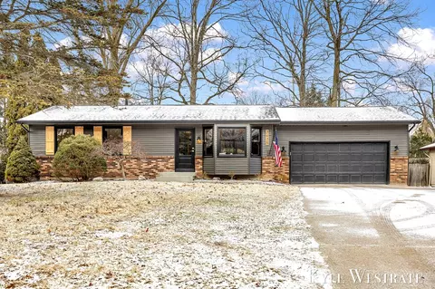 3425 Cascade, Grand Rapids, MI 49546