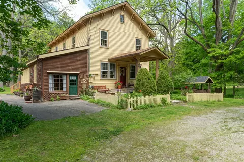 8425 Parshallville, Fenton, MI 48430