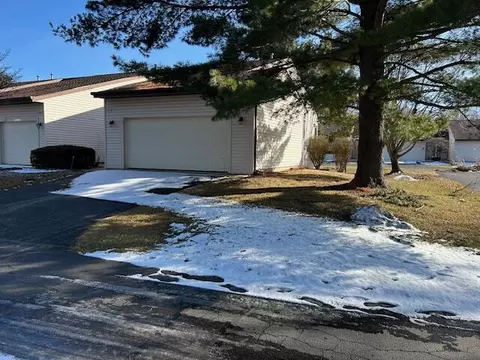 2700 Stonegate #21, Wyoming, MI 49519