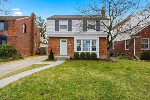 1817 Manchester, Grosse Pointe Woods, MI 48236