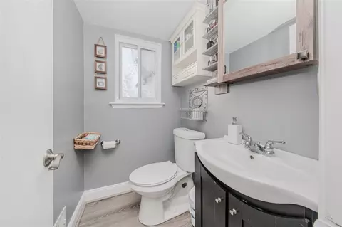 Bath - 249 Sheffield, Saline, MI 48176 photo 1 of 2