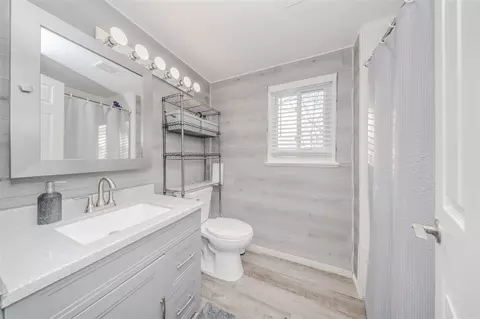 Bath - 249 Sheffield, Saline, MI 48176 photo 2 of 2