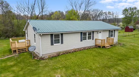 2340 E Mosherville, Jonesville, MI 49250