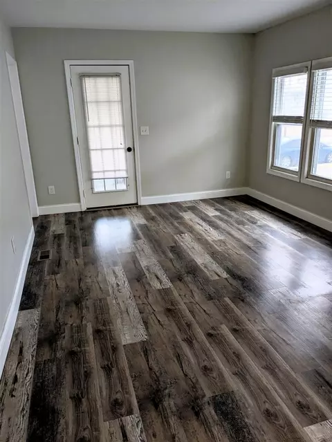 Living - 4635 Elizabeth, Wayne, MI 48184 photo 2 of 2