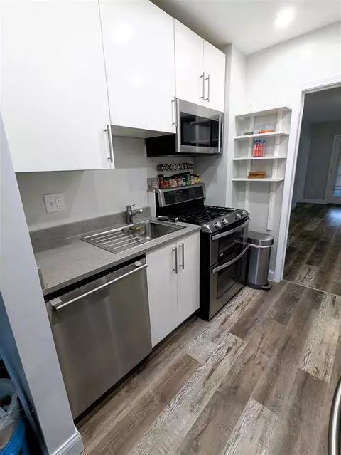 Kitchen - 4635 Elizabeth, Wayne, MI 48184 photo 5 of 6