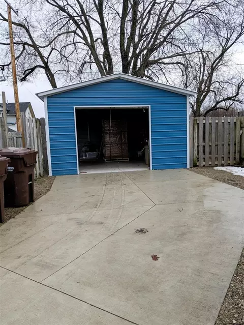 Exterior - 4635 Elizabeth, Wayne, MI 48184 photo 10 of 11