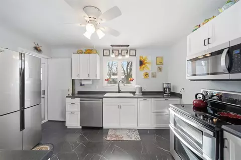 Kitchen - 335 Prairie, Jackson, MI 49203 photo 2 of 4