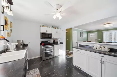 Kitchen - 335 Prairie, Jackson, MI 49203 photo 3 of 4