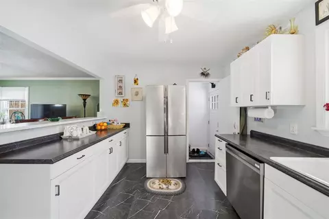 Kitchen - 335 Prairie, Jackson, MI 49203 photo 4 of 4
