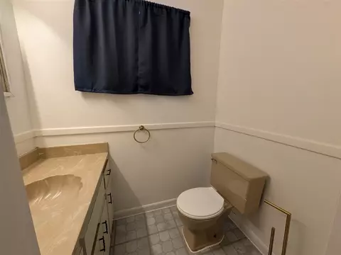 Bath - 18429 Stephens, Eastpointe, MI 48021 photo 1 of 3