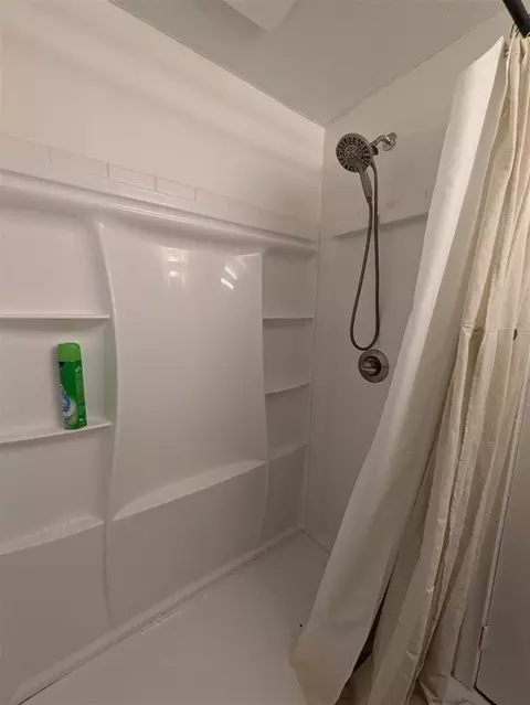 Bath - 18429 Stephens, Eastpointe, MI 48021 photo 2 of 3