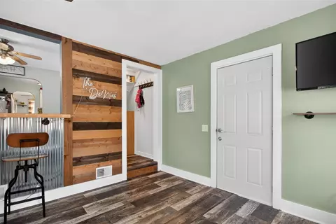 Entry Way - 424 Peacock, Jackson, MI 49202 photo 1 of 2