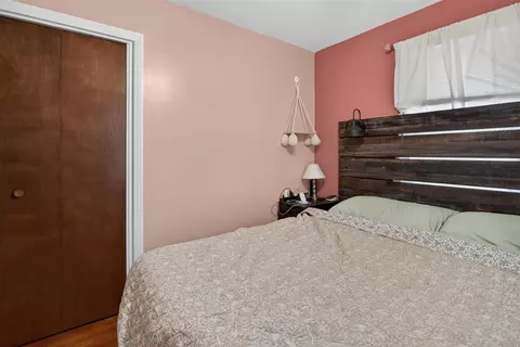 Bedroom - 424 Peacock, Jackson, MI 49202 photo 2 of 2