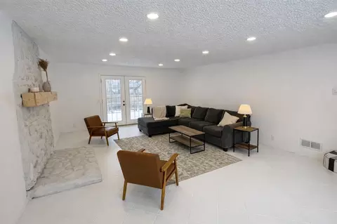 233 Washington, Plainwell, MI 49080 photo 8