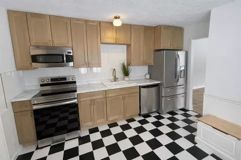 233 Washington, Plainwell, MI 49080 photo 6
