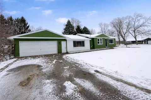 233 Washington, Plainwell, MI 49080 photo 2