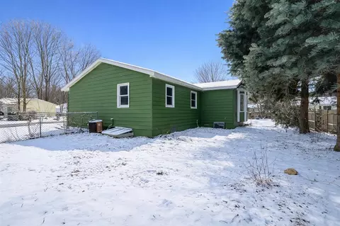 233 Washington, Plainwell, MI 49080 photo 3