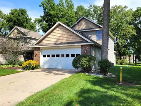 913 Clark, Lowell, MI 49331