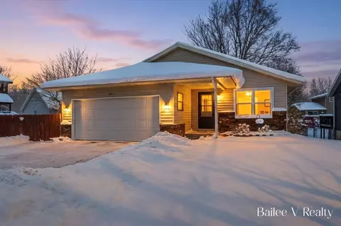 447 Stonehenge, Grand Rapids, MI 49548