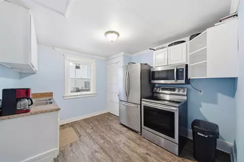 Kitchen - 330 N West, Jackson, MI 49201 photo 2 of 2