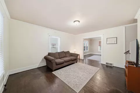 Living - 330 N West, Jackson, MI 49201 photo 2 of 4