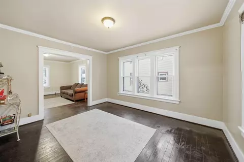 Living - 330 N West, Jackson, MI 49201 photo 3 of 4