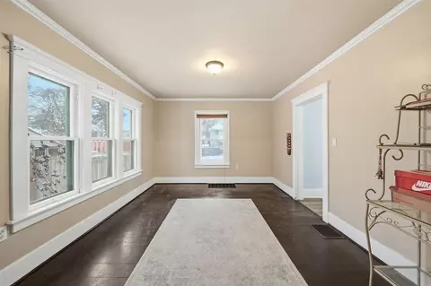 Living - 330 N West, Jackson, MI 49201 photo 4 of 4
