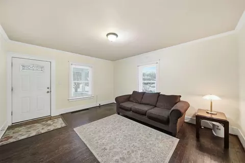 Living - 330 N West, Jackson, MI 49201 photo 1 of 4