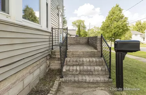 Exterior - 917 S S Brg, Belding, MI 48809 photo 4 of 15