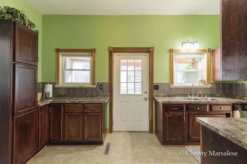 Kitchen - 917 S S Brg, Belding, MI 48809 photo 8 of 9