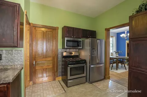 Kitchen - 917 S S Brg, Belding, MI 48809 photo 6 of 9