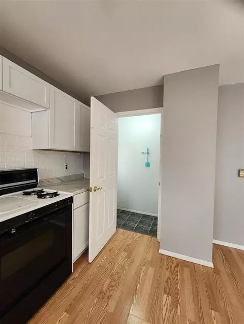 Kitchen - 15447 Anthony, Romulus, MI 48174 photo 5 of 5