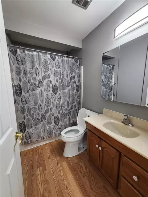Bath - 15447 Anthony, Romulus, MI 48174 photo 3 of 3