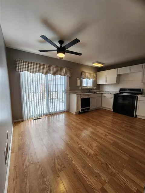 Kitchen - 15447 Anthony, Romulus, MI 48174 photo 4 of 5