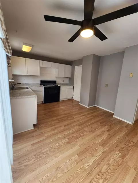 Kitchen - 15447 Anthony, Romulus, MI 48174 photo 2 of 5