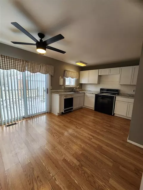 Kitchen - 15447 Anthony, Romulus, MI 48174 photo 3 of 5