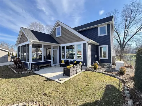 201 Wildwood Bch, Quincy, MI 49082