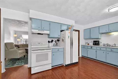 Kitchen - 946-948 Hogsback, Mason, MI 48854 photo 7 of 10