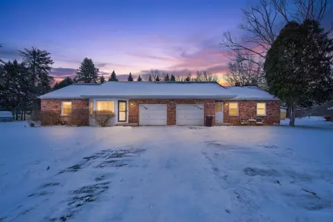 946-948 Hogsback, Mason, MI 48854